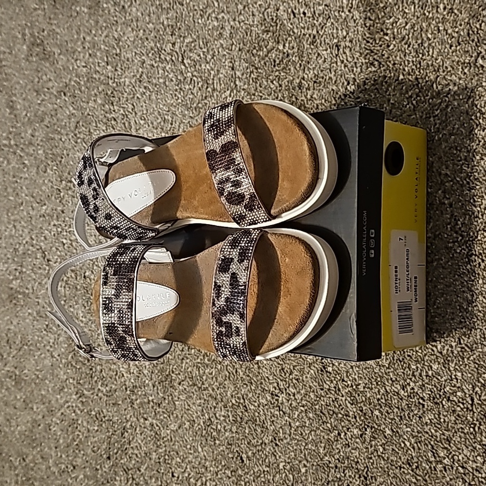 Very Volatile Hotness White Leopard Sparkle Sandals Size 7
